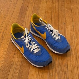 Nike Men's Sneakers in Blue and Gold